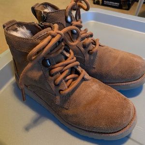 Boy’s Ugg’s (Like New)